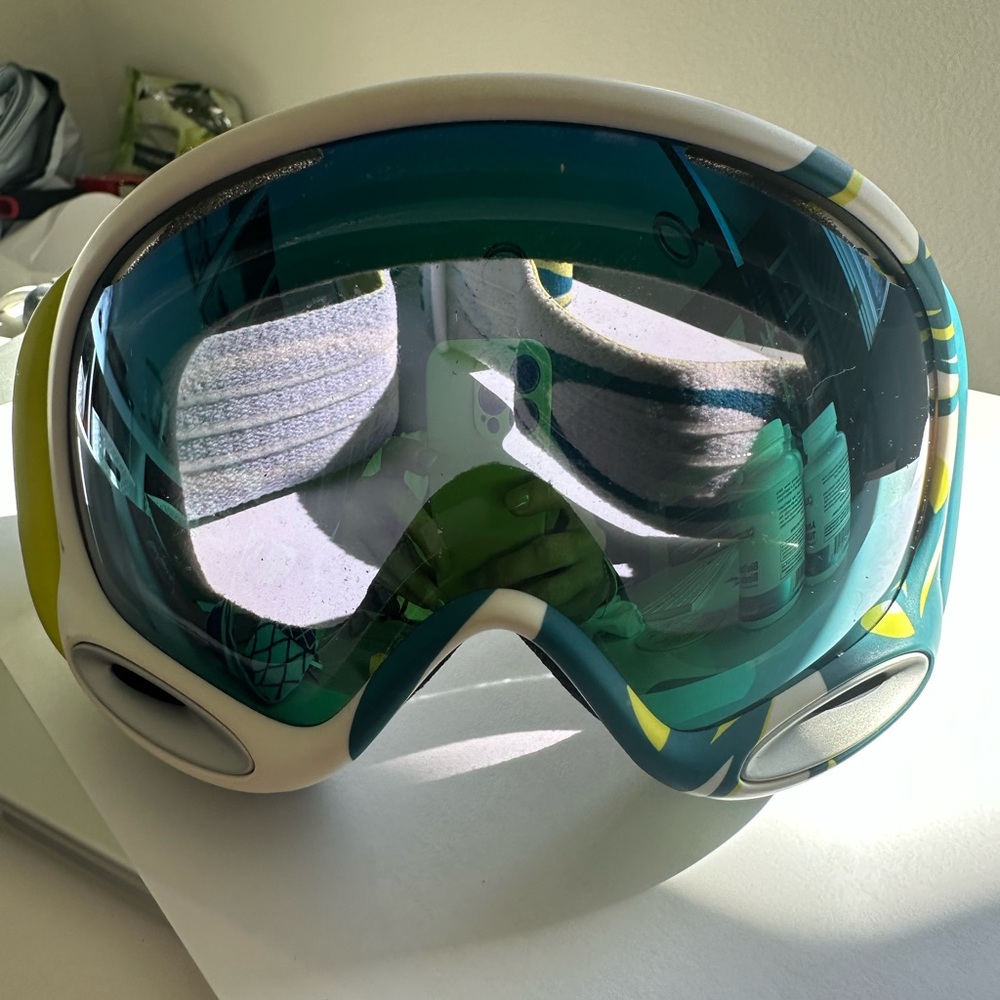 Oakley Ski Goggles with Green Lens